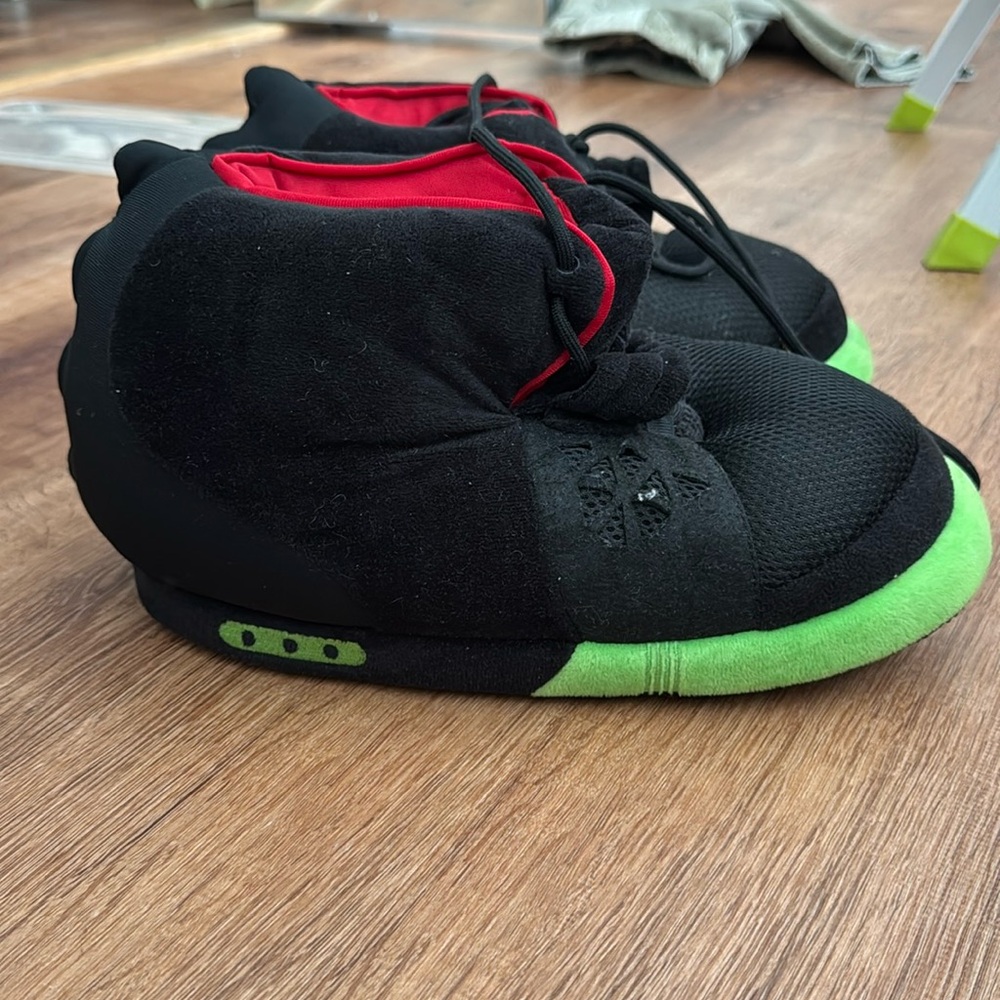Men’s “Jordan” slippers purchased from Banned Goods. Fits men size 8-10
